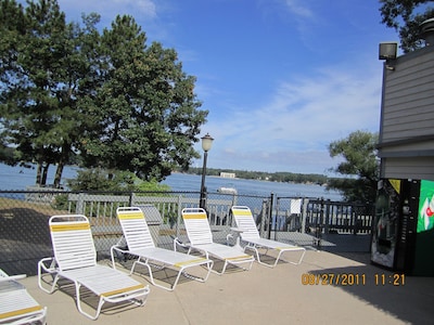 Relax & Have Fun..you Deserve It! Cozy Remodeled 1 Bdrm Condo On Lake Delton