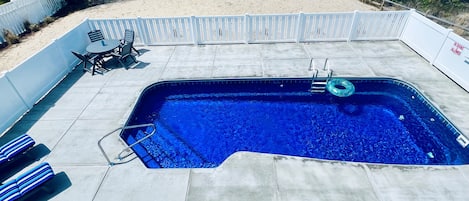 Gorgeous new pool for fun and relaxation! Pool is 3'6 to 6' with swim-out bench.