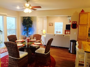 Dining and Living Room can seat 6 people at the table