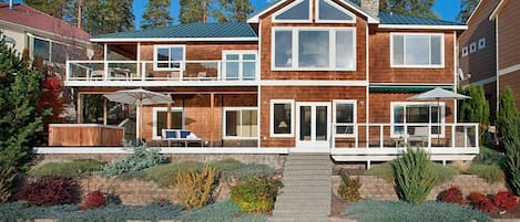 Lakefront View - The hot tub is no longer on the property