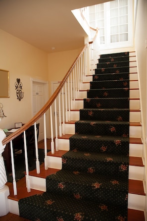 Picture-worthy staircase for wedding party photos.