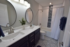 Master Ensuite - Upscale with modern furnishings