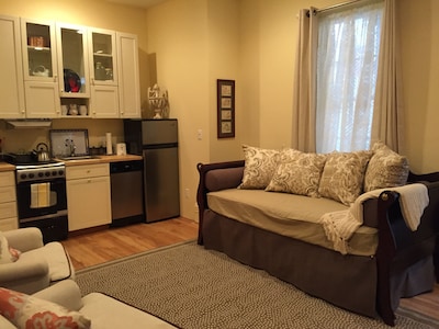 Location, Beauty & Free Parking On Capitol Hill!