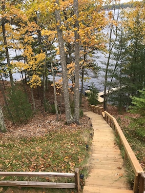 Landscaped steps down to the lake