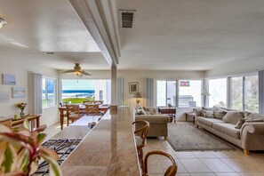 Kitchen / Living Room, great open floor plan