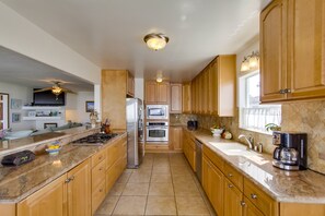 Kitchen, top of the line stainless appliances