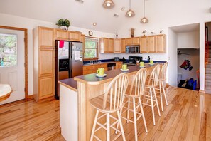 Surf-or-Sound-Realty-Playa-N-Waves-363-Kitchen