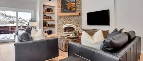 Family Room-luxurious leather sofas
Gas fireplace, built in shelves, big screen 