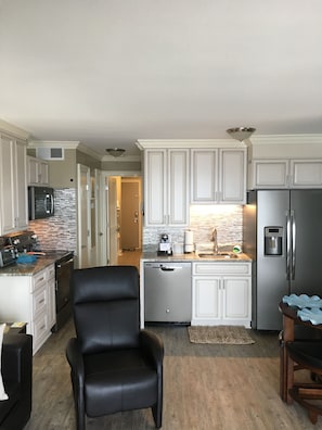 Brand new full remodeled upscale kitchen with full size appliances, granite!