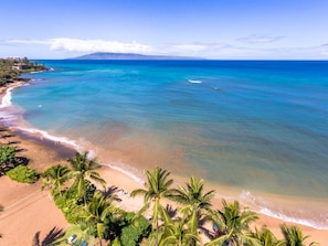 Breathtaking view from our lanai looking at Lanai. That beach is right outside.