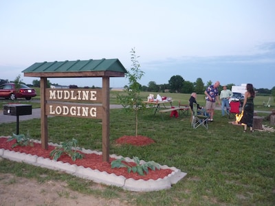 Mudline Lodging your premier Cabin, RV & Campsite Rental in Southern Illinois!