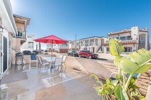 Ocean view from the front patio, 3 houses back from the 35th Street beachfront and boardwalk; includes outdoor dining, propane bbq grill, market umbrella.
                