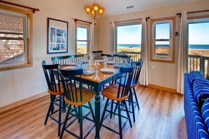 Surf-or-Sound-Realty-Absolutely-Shore-13-Dining-Area