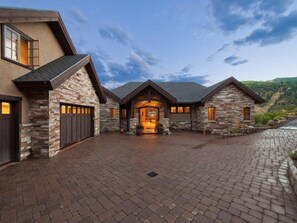 Exterior view front