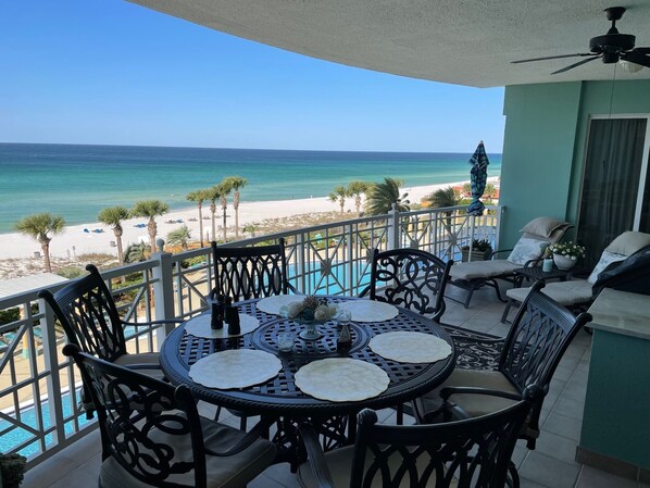 Huge balcony with view of ocean, beach, and pool. yet cozy and private.