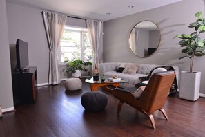 New solid hardwood floors and designer top brand furnishings 