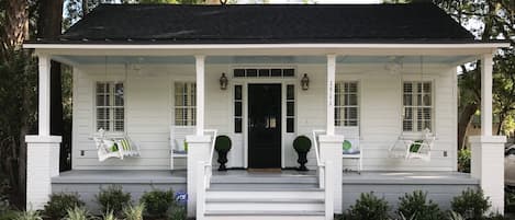 King Street Cottage is the perfect low country getaway!