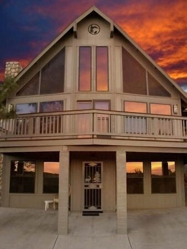 Three Luxurious Levels. Spectacular Views.  ATV & Hiking Trails 5 minutes away. 