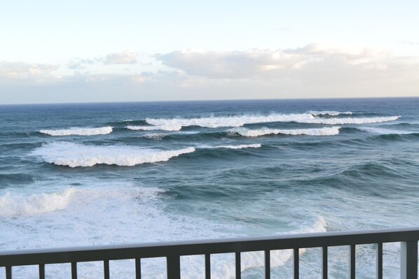 180 degree full Ocean front - 25 foot long balcony