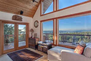 perfect reading area or for whale watching, contemplation, relaxing...