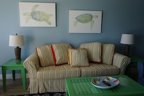Couch that pulls out into a sofa bed