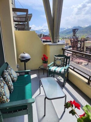 Lovely view, lovely sitting area and a cute BBQ 
