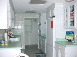 Fully Equipped Gourmet Kitchen &  Laundry Room w/full sized washer  & dryer