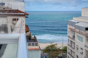 1/2 block from Atlantic Ocean,  Copacabana Beach and boardwalk, live music