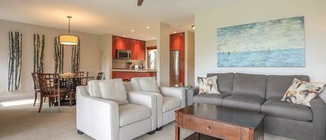 Modern Living Room, Dining Room and Kitchen with All the Amenities