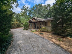 Front of cottage 