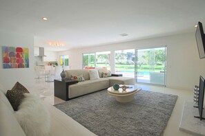 Open spaces with enticing views as soon as you enter