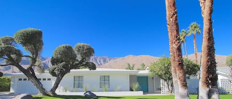 Mid-Century Modern style in an amazing setting!