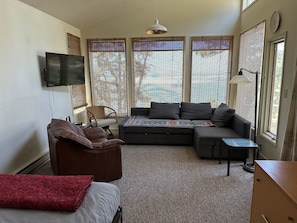 South bedroom with double and queen beds