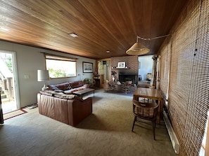 Common room with fireplace and dining table. Seats 8. 