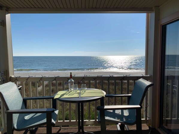Enjoy the perfect ocean view with your favorite drink - all new furniture 2021! 