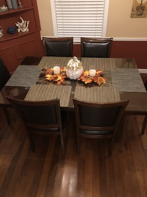 DINING ROOM TABLE AND SIX CHAIRS