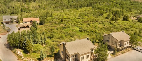 The Retreat-8BR/6 Bath home in the ski area. Walk to lifts & village activities.