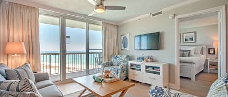 Relaxing colors of the condo reflect the emerald tones of the gulf waters.