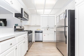 Kitchen is fully-stocked with dishes, cooking, baking and meal prep gear. All standard large and small appliances included. See listing description.
                