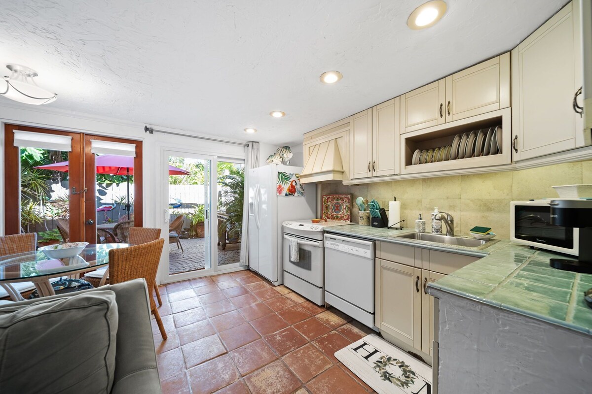 Delightful, Historic  Spanish Triplex:   Steps From Pass-a-grille Beach