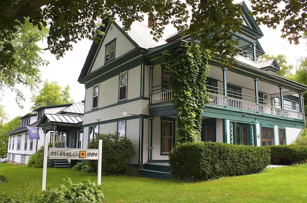 Renovated historic inn with Vermont craftsmanship, modern kitchens and bathrooms