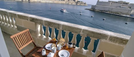 Breathtaking view on the Grand Harbour and Valletta.