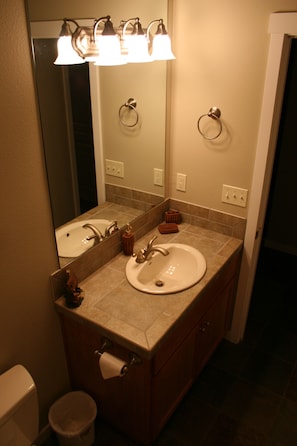 2nd Bathroom
