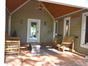 front entry/deck