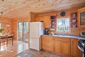 Well-equipped country kitchen with tiled floor + new appliances