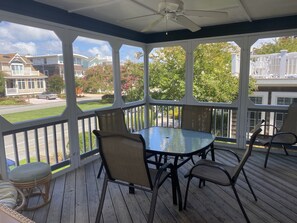 Screened Porch facing Wellington Parkway 