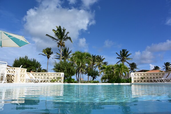 Island Paradise swimming pool