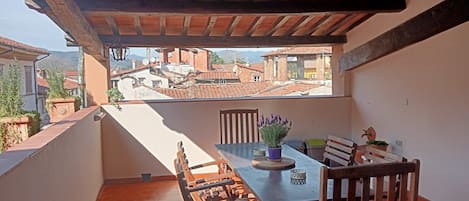 Covered terrace with amazing views of Lucca & surrounding mountains