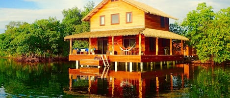 Casita Del Mar, Dolphin Bay, Isla Cristobal, Bocas Del Toro, Panama 