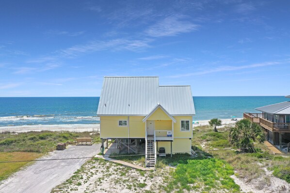 Pelican - Roadside Exterior